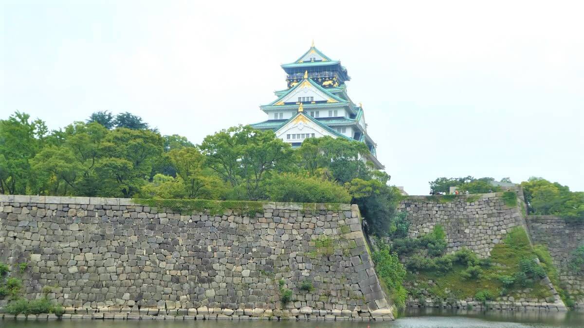 The Osaka Castle in the center of the City