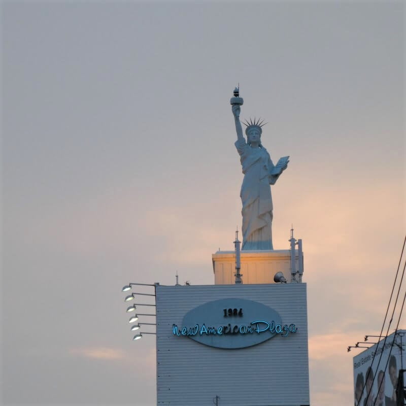 America-Mura and the Statue of Liberty