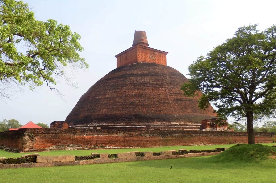 Travel guide of History to Anuradhapura in Sri Lanka