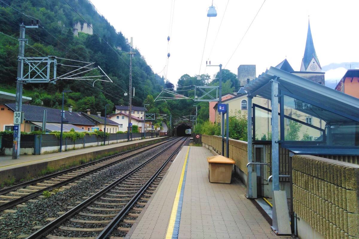 The Kramsach-Rattenberg train station in the city center