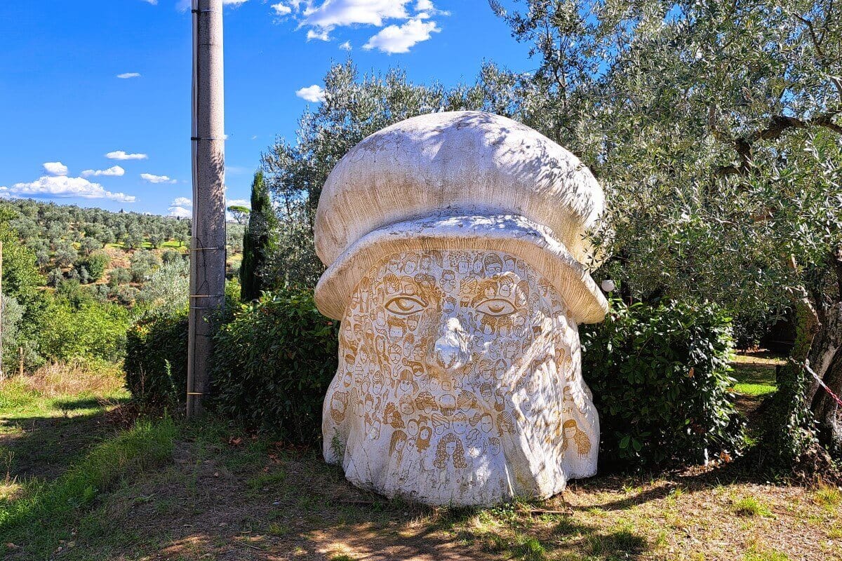Statue of Leonardo da Vinci in Parco Aquaria