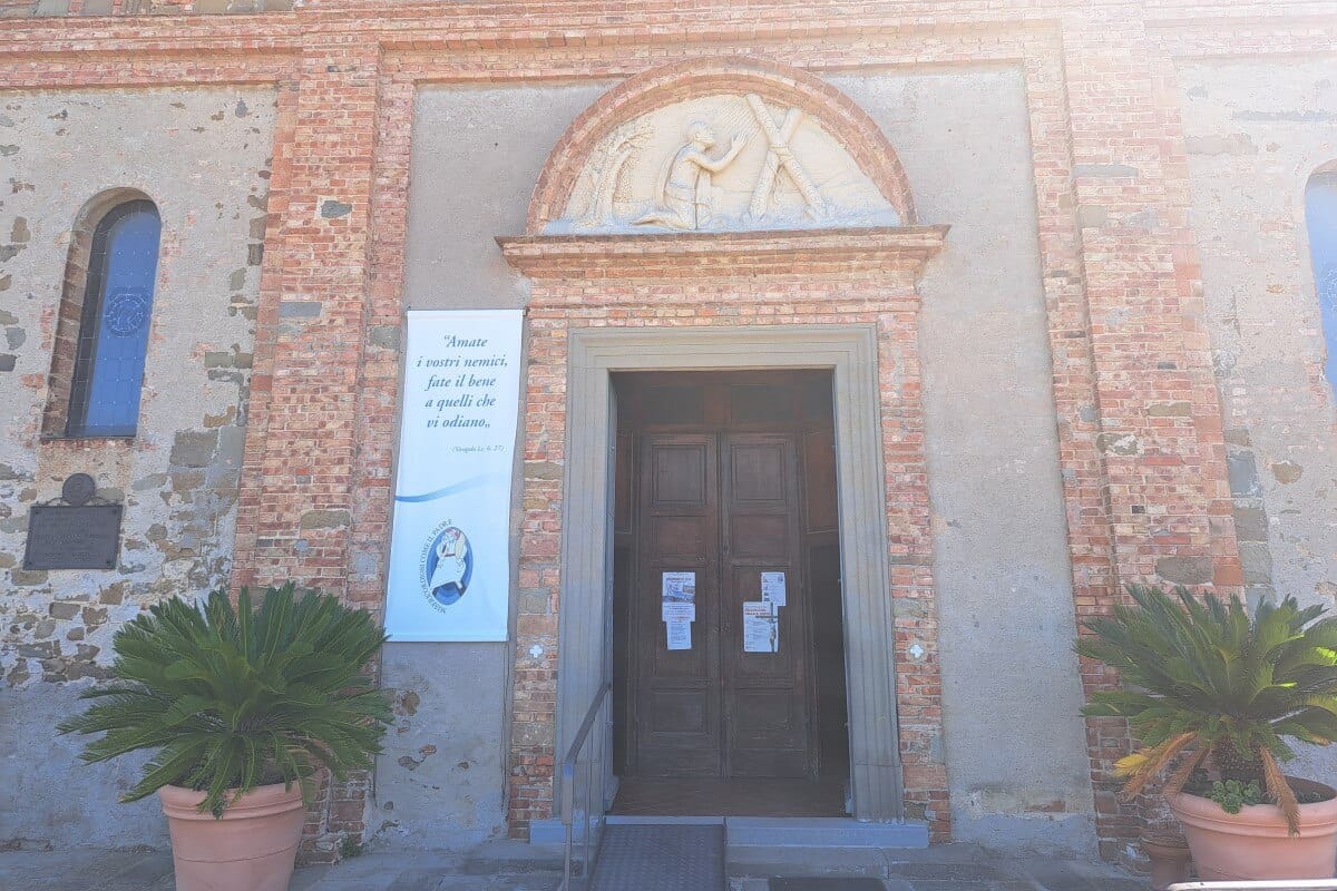 The entrance to the baptistery of Leonardo da Vinci
